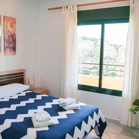 Bright & Quiet 2br Flat W/ Large Terrace & Pool מיחאס