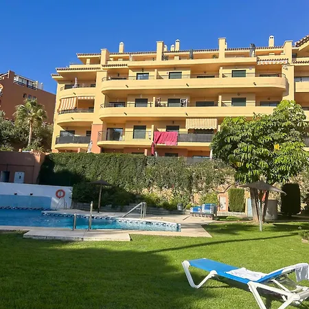 Bright & Quiet 2br Flat W/ Large Terrace & Pool מיחאס