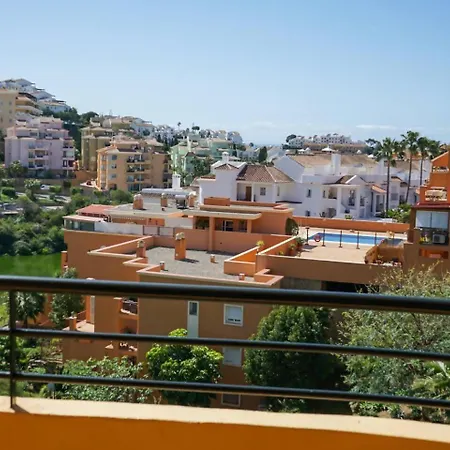 דירה Bright & Quiet 2br Flat W/ Large Terrace & Pool