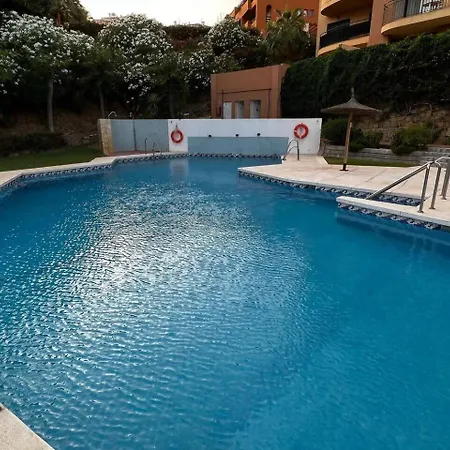 Bright & Quiet 2br Flat W/ Large Terrace & Pool דירה *