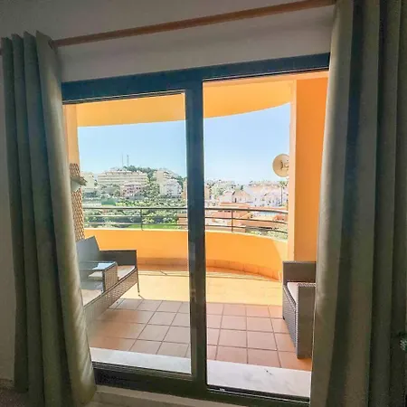 דירה Bright & Quiet 2br Flat W/ Large Terrace & Pool מיחאס