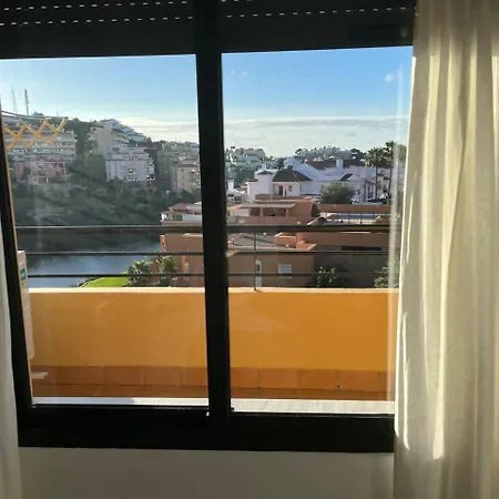 Bright & Quiet 2br Flat W/ Large Terrace & Pool דירה