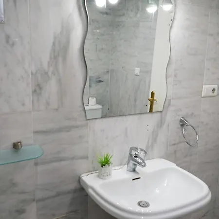 דירה Bright & Quiet 2br Flat W/ Large Terrace & Pool מיחאס