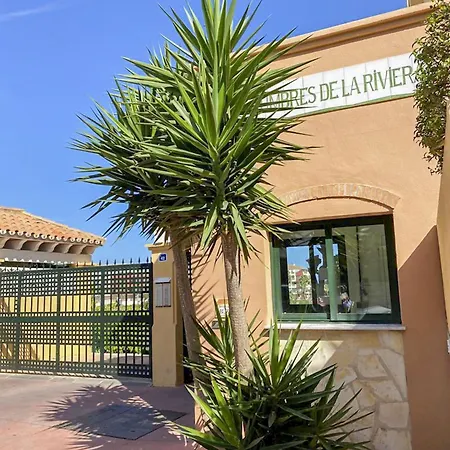Bright & Quiet 2br Flat W/ Large Terrace & Pool מיחאס